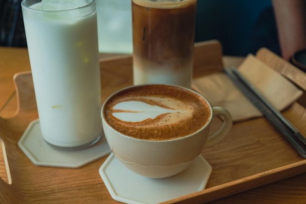 The essential handbook: mastering sunscreen application under makeup for optimal uv defense!