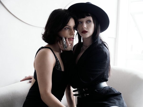 Unveiling enchanting fragrance notes that embody the spirit of a british autumn